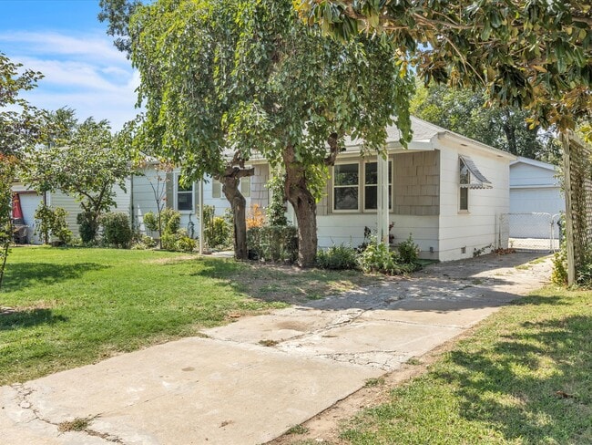 Building Photo - 815 Sandra Dr