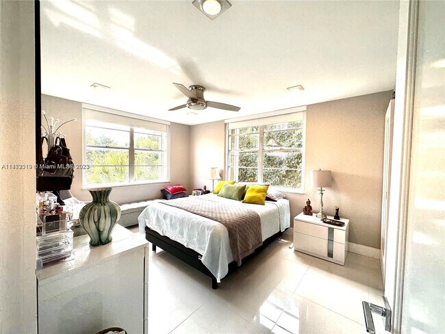 Foto del edificio - 9350 Fontainebleau Blvd