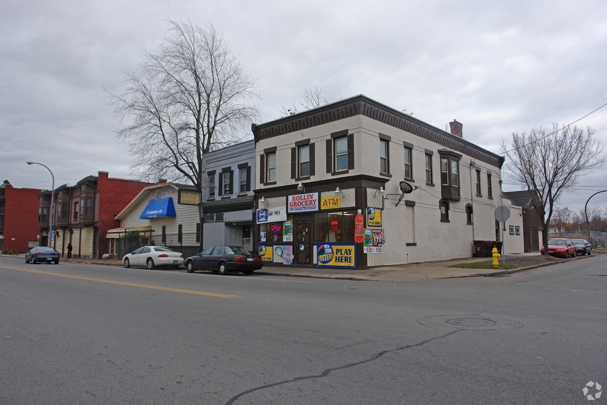 Building Photo - 411 Lyell Ave