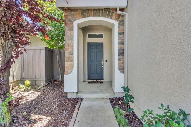 Building Photo - Beautiful 3 bed 2.5 bath in Natomas!