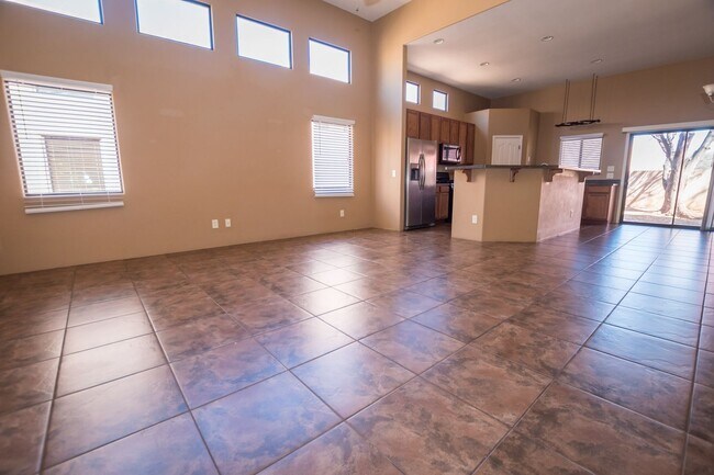 Foto del edificio - 3 Bedroom, 2 Bath Sante Fe, 2 Car Garage, ...