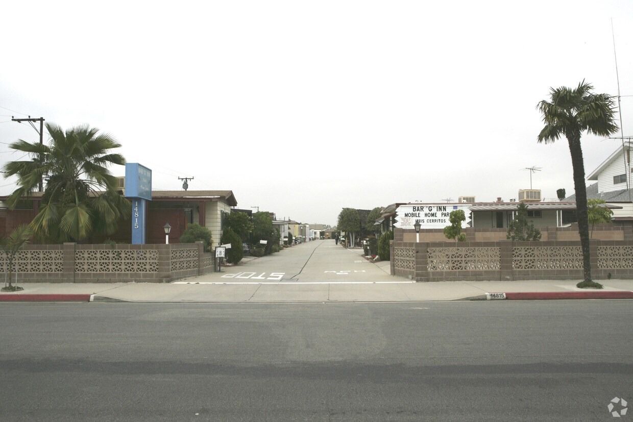 Primary Photo - Bar 'g' Inn