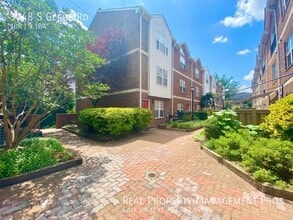 Building Photo - 3048 S Glebe Rd