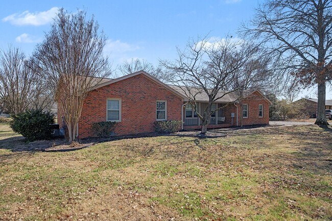 Building Photo - Peaceful Ranch Retreat on 1+ Acre Lot Near Old Hickory Lake