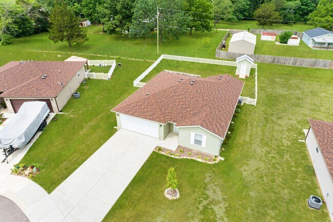 Foto del edificio - 3 bedroom 2 bath 2 Car Garage with fenced yard  for rent, Hollister, MO