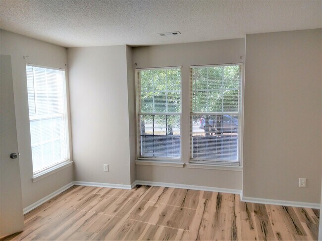 Foto del edificio - 9607 Vinca Cir