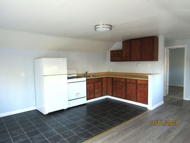 Building Photo - Newly Remodeled Cozy One Bed, One Bath Cou...