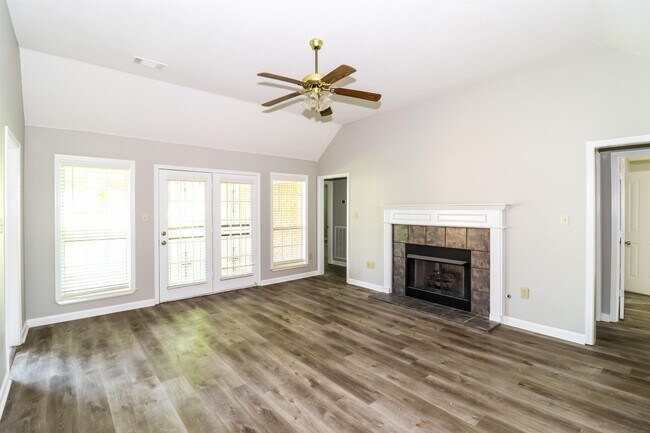 Foto del edificio - 498 W Tipton Lake Cir