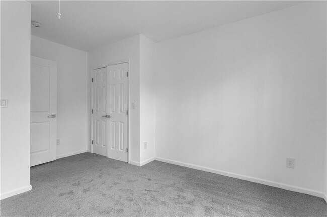 Building Photo - 1470 Ryan St SW