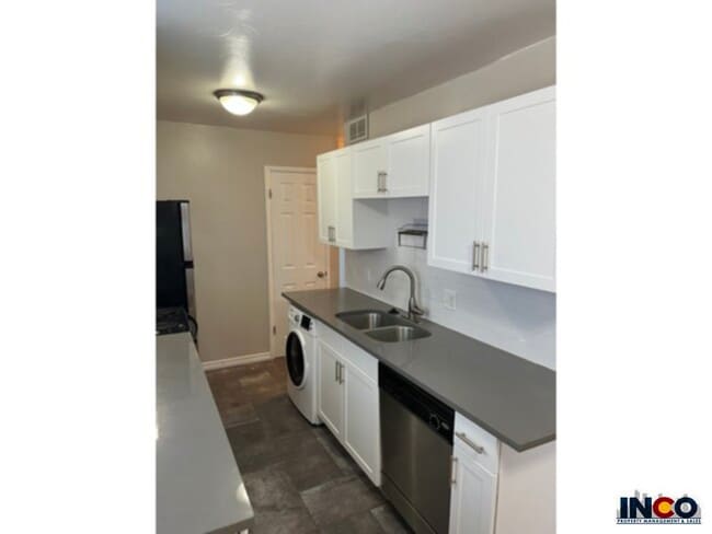 Foto del edificio - 5586 S Grant St