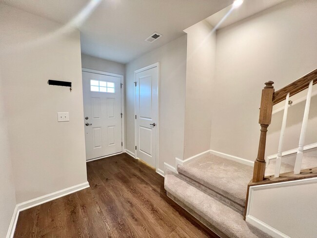 Foto del edificio - Stunning 4BD, 3BA Raleigh Townhome in a Pr...