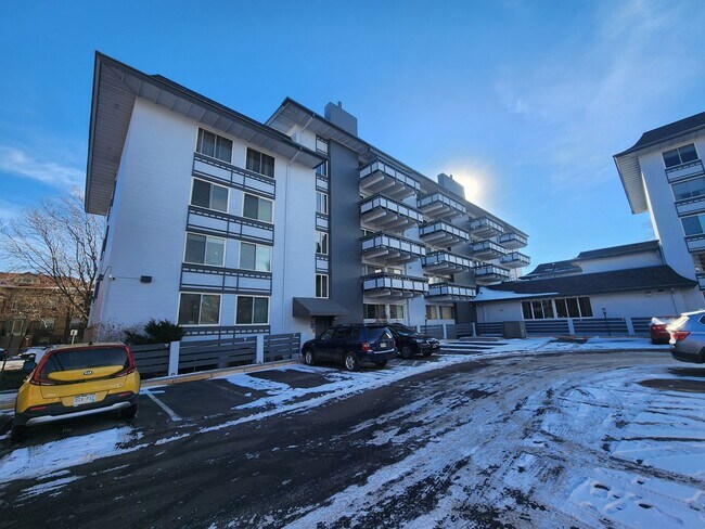 Building Photo - Gorgeous 1 Bed 1 Bath Condo In Fantastic L...