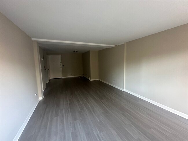 Building Photo - 375 Harvard St