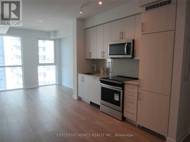 Photo du bâtiment - 4055 Parkside Village Dr