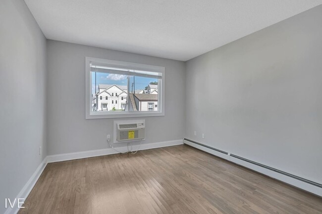 Building Photo - 31 Ferris Ave