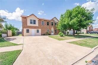Building Photo - 5011 White Rock Dr