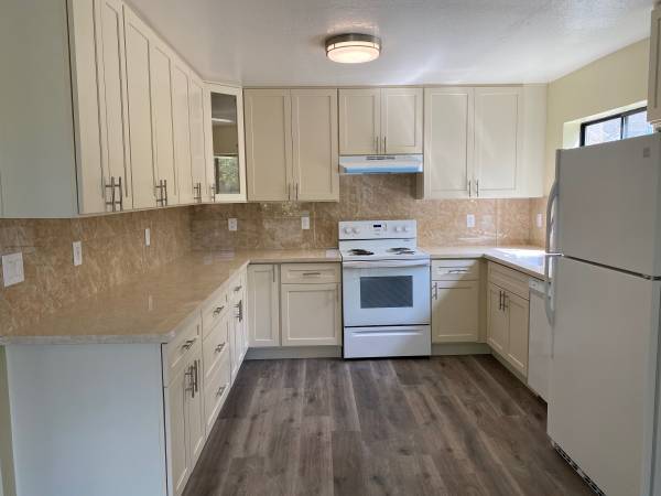 Kitchen - 39259 Walnut Ter