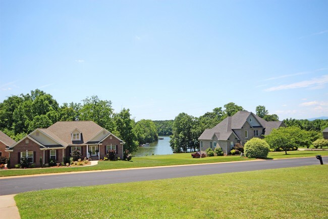 Building Photo - 128 Shore Heights Dr