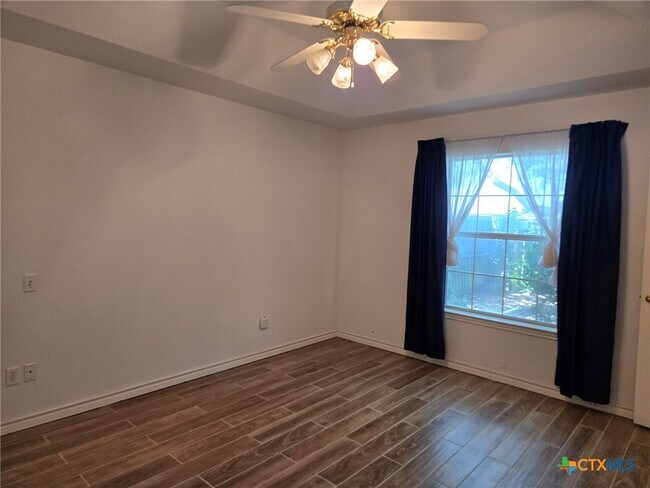 Foto del edificio - 120 Gardenridge Dr