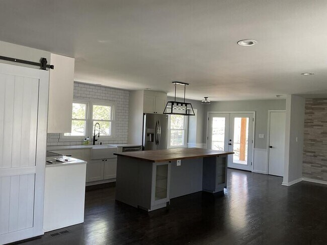 Foto del edificio - 10416 Mohawk Ln