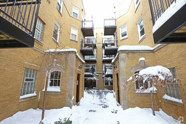 Building Photo - Rogers Park