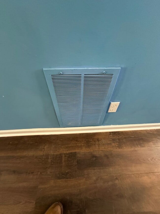 Building Photo - Beautiful 4 Bed / 2.5 Bath w/ 2-car garage & fenced yard –  Move-In Ready!