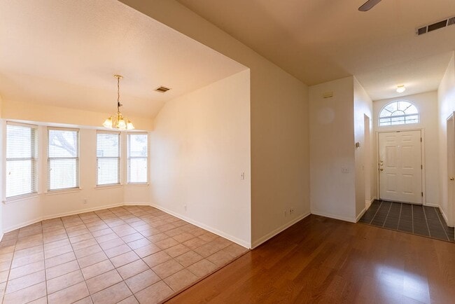 Building Photo - Stunning 3 bedroom 2 bathroom in Leander!