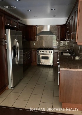 Building Photo - 11911 Mayfield Ave