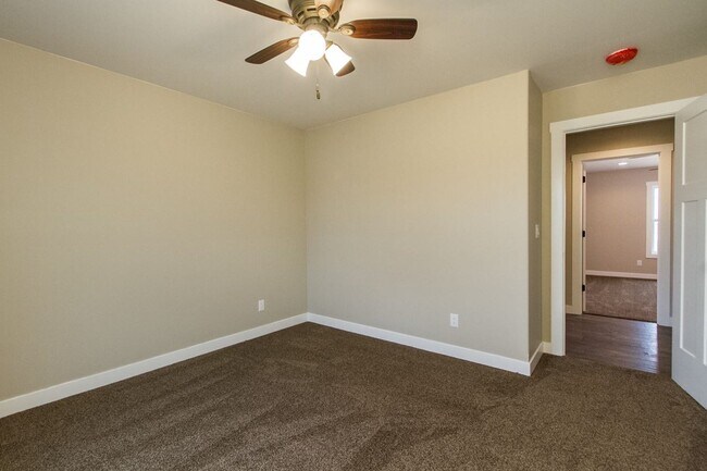 Building Photo - 301 Bryn Dr