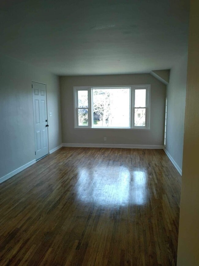 Building Photo - 217 W Cass St