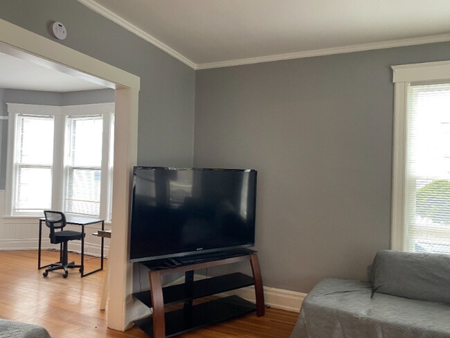 Foto del edificio - 78 Pinewoods Ave