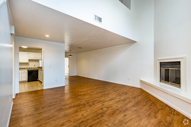 3 BR, 2 BA - 1,100SF - Timberland Apartments