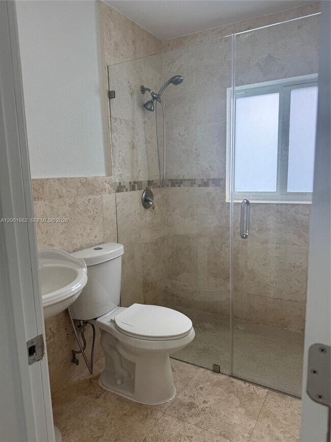 Foto del edificio - 19710 NW 46th Ave