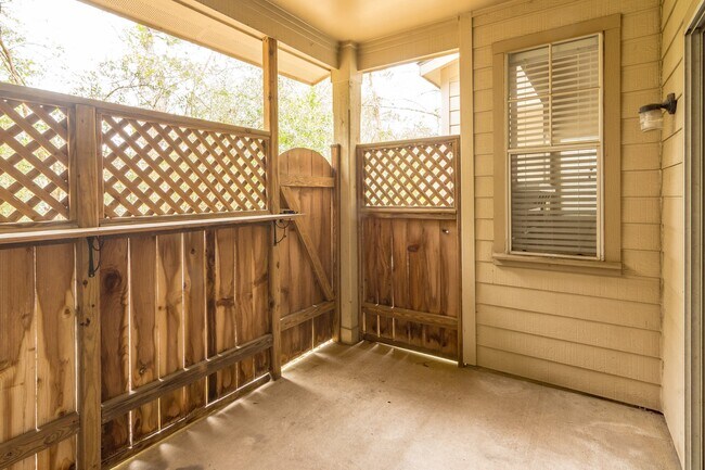 Building Photo - 57 Scarlet Woods Ct