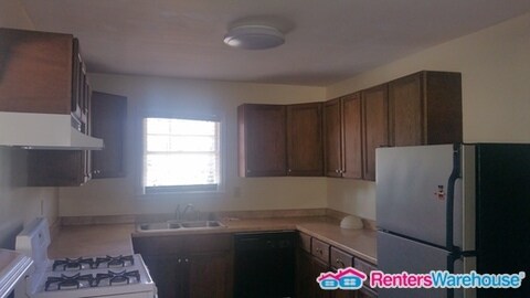 Building Photo - 2677 Woodridge Dr