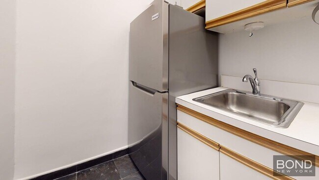 Foto del edificio - 415 E 73rd St