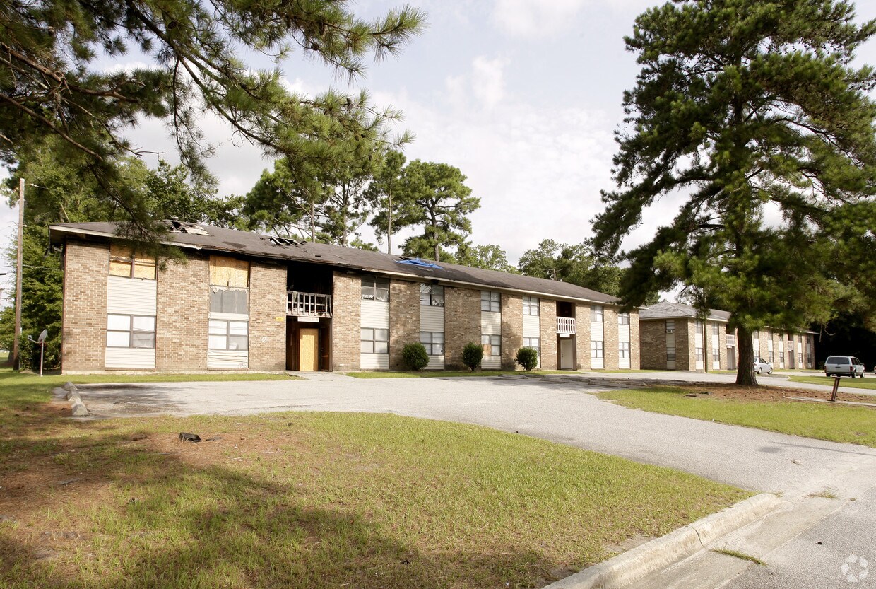 Building Photo - 1-4 Rainbow Dr