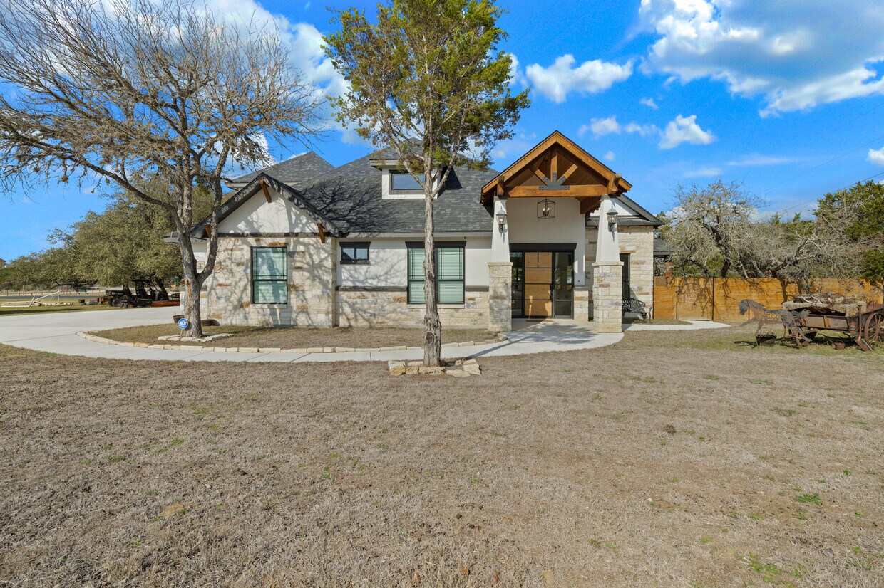 123 Broken Spur Cir, Bandera, TX 78003 House Rental in Bandera, TX
