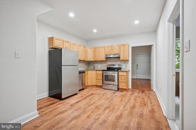 Building Photo - 609 N 34th St