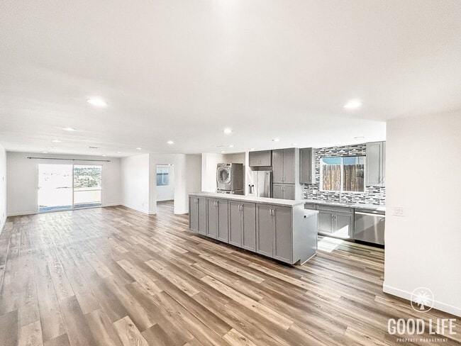Foto del edificio - Beautiful 3BD/2BA W/ Updated Kitchen and A...