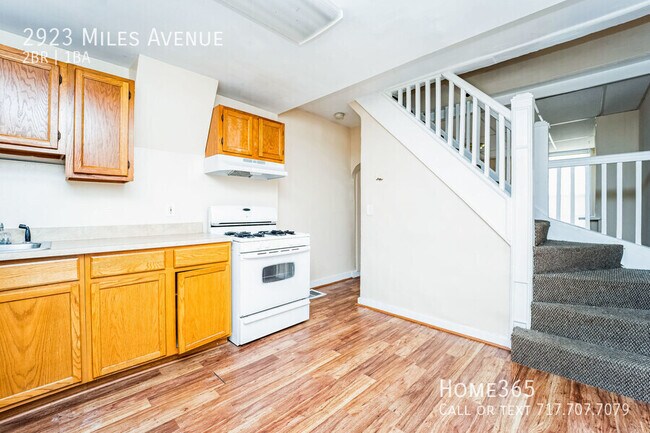 Building Photo - Lovely 2 Bedroom Townhouse - Don't miss a ...