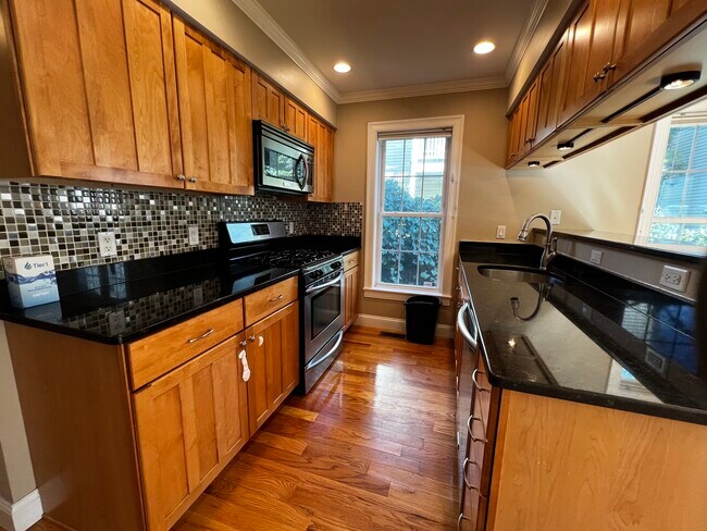 Building Photo - 54 Holton St