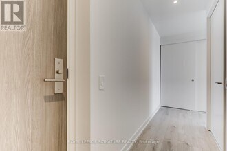 Building Photo - 161 Roehampton Ave