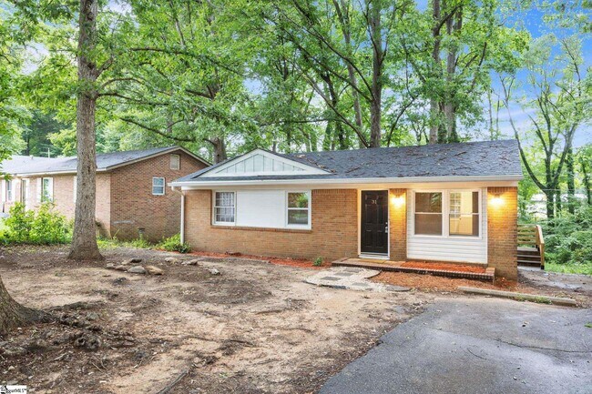 Building Photo - 31 Lynwood Dr