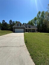 Building Photo - 10 Oakbrook Ln