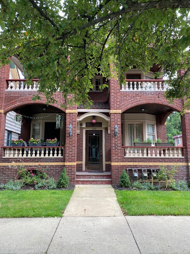 Building Photo - 328 4th St