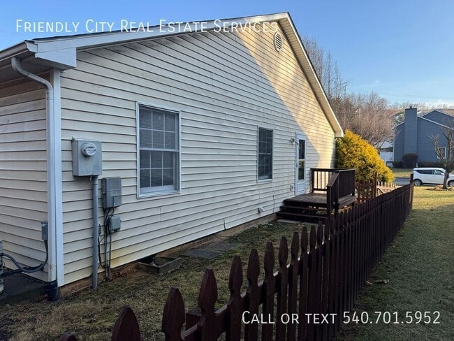 Building Photo - 2045 Fieldale Pl