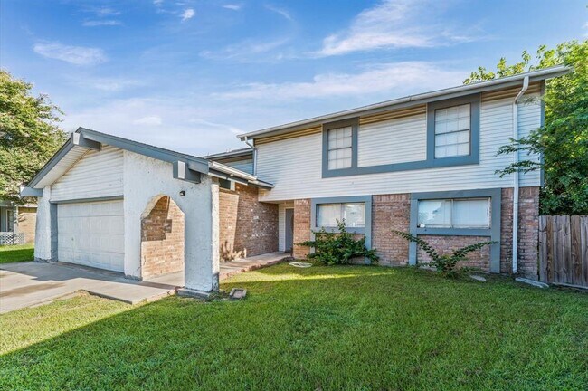 Building Photo - 13930 New Village Ln