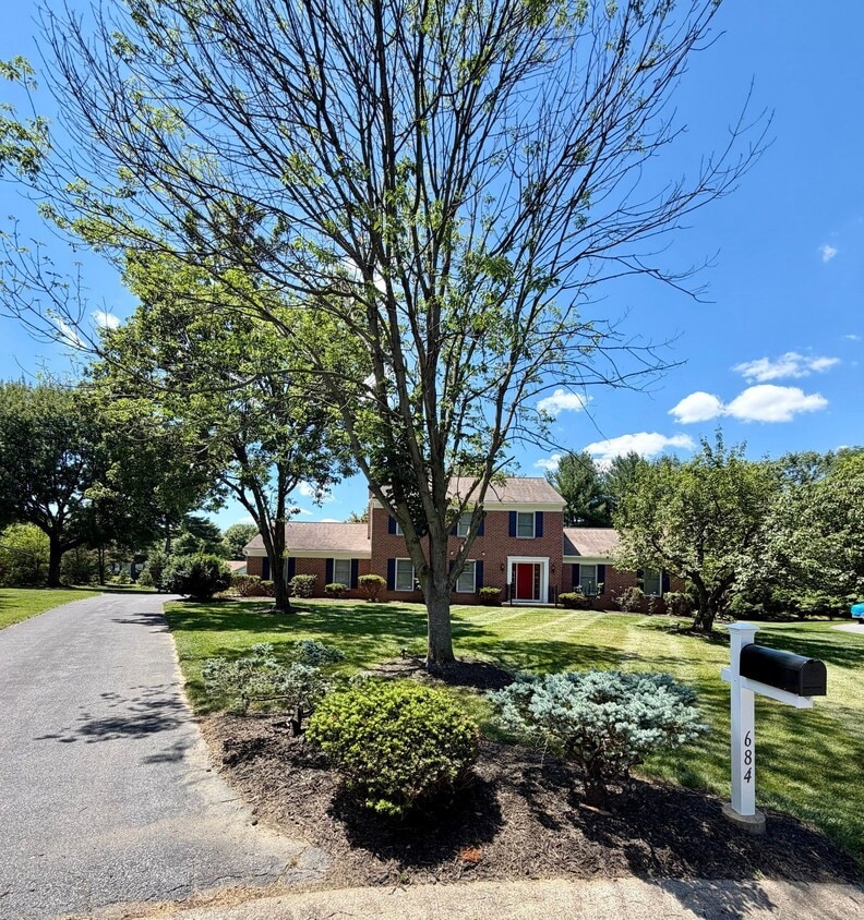Building Photo - 684 Steinman Ct