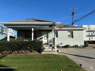 Building Photo - 206 Beach Ave
